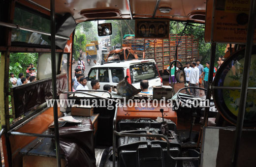 5 injured in bus-lorry collision near Kudupu